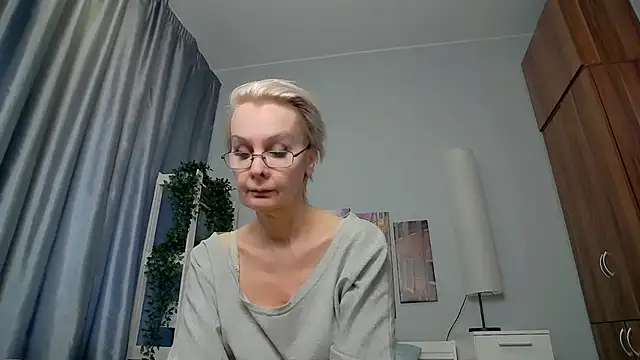 Snapshot of HelgaHimmell chatting on March 17, 7:13 am HelgaHimmell online show from March 17, 7:13 am