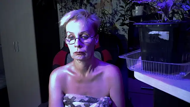 Snapshot of HelgaHimmell chatting on July 13, 8:52 pm HelgaHimmell online show from July 13, 8:52 pm