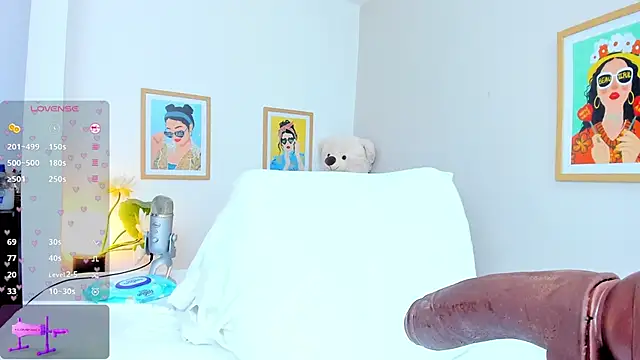 jasminnee  online show from March 31, 1:24 pm