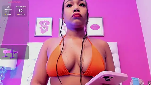 Courtneycarter online show from August 8, 11:34 pm