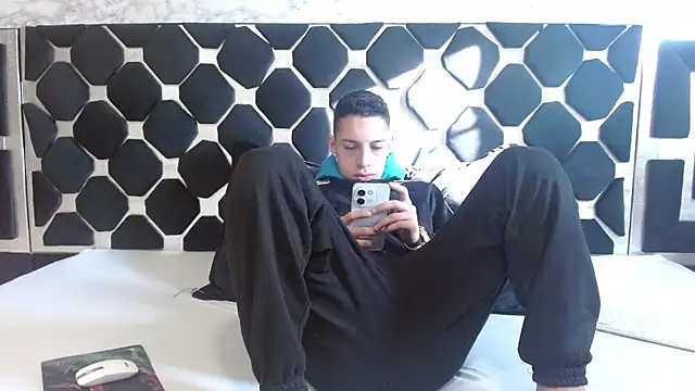 thiago19s online show from February 13, 12:32 pm