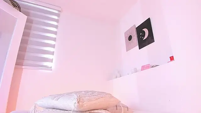 Snapshot of nicolette_bale chatting on November 24, 1:44 pm nicolette bale online show from November 24, 1:44 pm