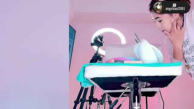 Angelst   online show from February 5, 8:21 am