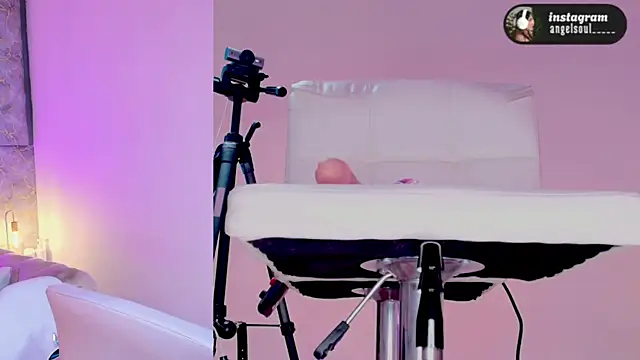 Angelst   online show from February 18, 6:33 am