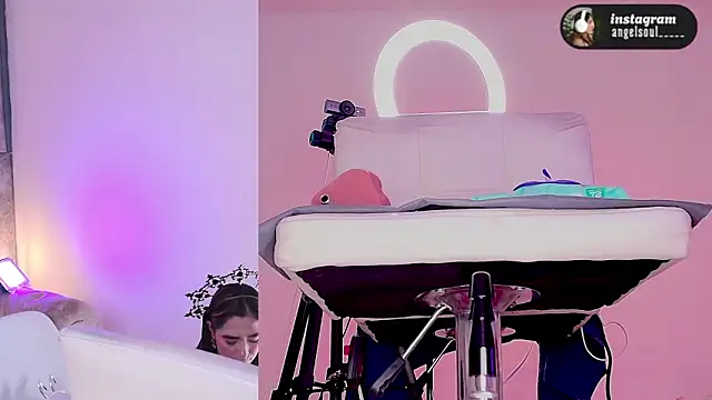 Angelst   online show from March 7, 8:21 am