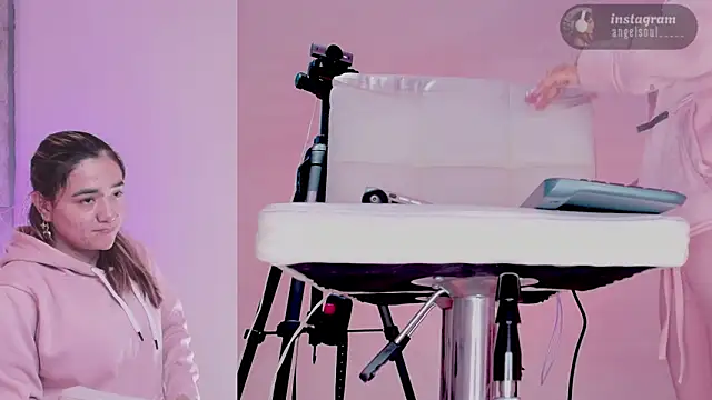 Angelst   online show from February 27, 5:07 am