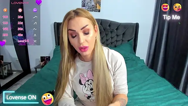 GlossyDiamondX online show from February 18, 7:06 am