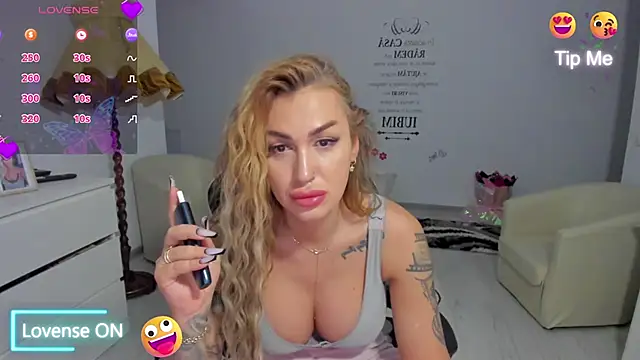 GlossyDiamondX online show from March 23, 5:13 pm