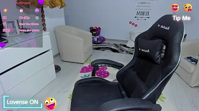 GlossyDiamondX online show from March 17, 5:10 am