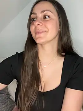Snapshot of Loella-Rose chatting on June 5, 12:37 am Loella-Rose online show from June 5, 12:37 am