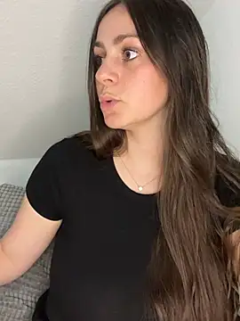 Snapshot of Loella-Rose chatting on June 6, 10:37 pm Loella-Rose online show from June 6, 10:37 pm