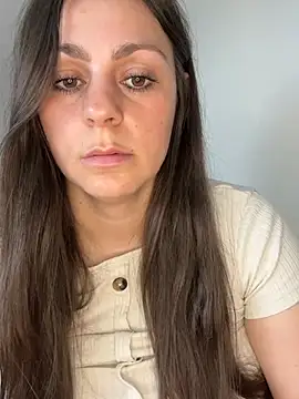 Snapshot of Loella-Rose chatting on May 25, 10:25 am Loella-Rose online show from May 25, 10:25 am