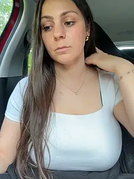 Snapshot of Loella-Rose chatting on June 5, 3:40 pm Loella-Rose online show from June 5, 3:40 pm