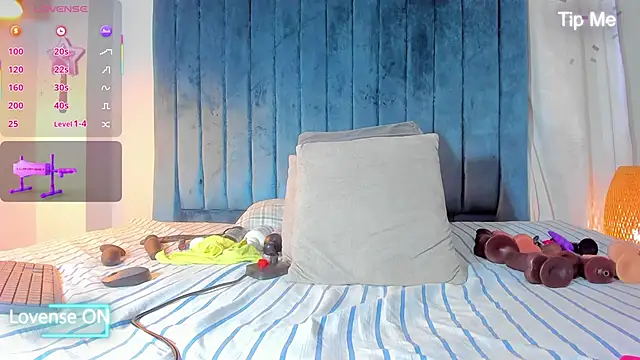 blondehorny69 online show from September 23, 7:43 pm
