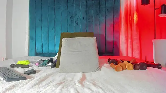 blondehorny69 online show from November 24, 7:25 pm