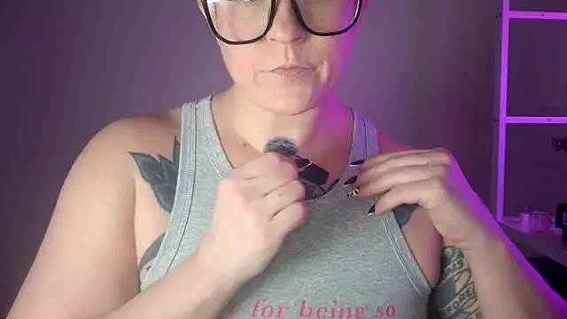 Snapshot of quinnmariexo chatting on February 14, 11:05 pm quinnmariexo online show from February 14, 11:05 pm