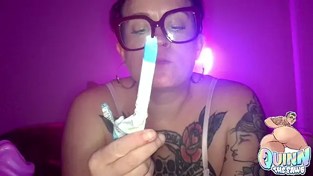 Snapshot of quinnmariexo chatting on November 25, 4:57 am quinnmariexo online show from November 25, 4:57 am