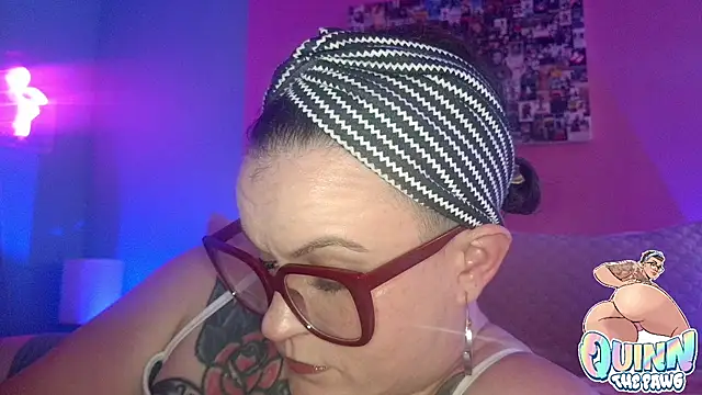 Snapshot of quinnmariexo chatting on December 4, 1:37 am quinnmariexo online show from December 4, 1:37 am