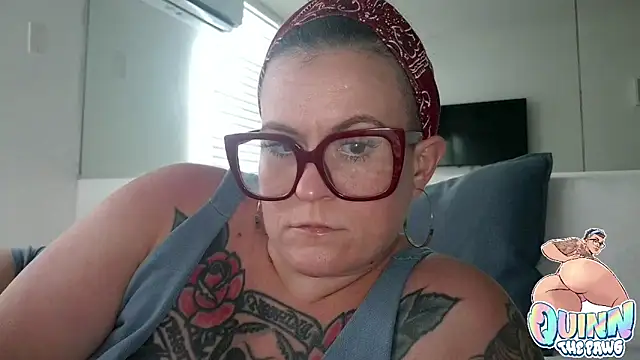 Snapshot of quinnmariexo chatting on December 4, 8:19 pm quinnmariexo online show from December 4, 8:19 pm