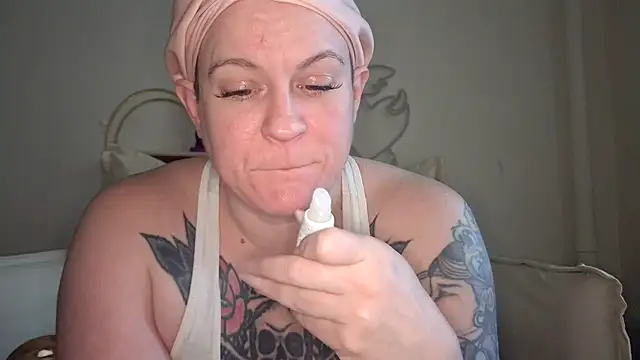 Snapshot of quinnmariexo chatting on February 3, 12:10 pm quinnmariexo online show from February 3, 12:10 pm