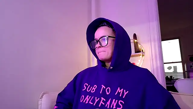 Snapshot of quinnmariexo chatting on March 1, 11:05 pm quinnmariexo online show from March 1, 11:05 pm