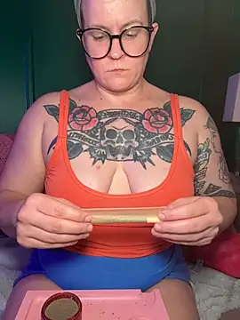 Snapshot of quinnmariexo chatting on June 8, 3:45 pm quinnmariexo online show from June 8, 3:45 pm