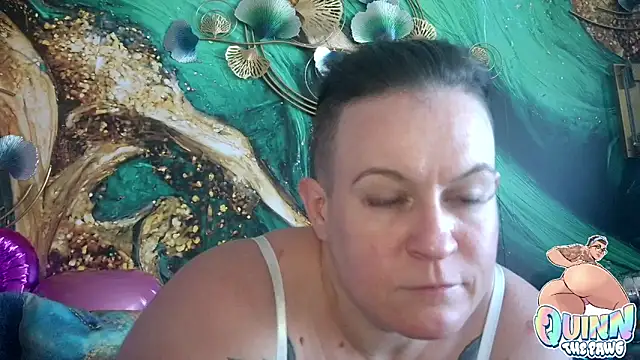 Snapshot of quinnmariexo chatting on December 16, 8:13 pm quinnmariexo online show from December 16, 8:13 pm