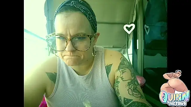 Snapshot of quinnmariexo chatting on December 17, 5:07 pm quinnmariexo online show from December 17, 5:07 pm