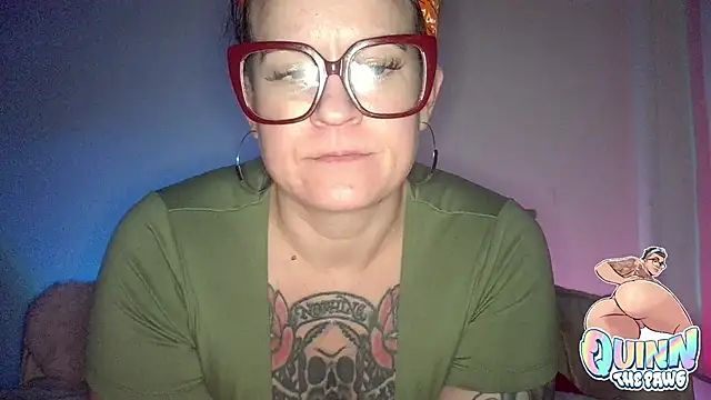 Snapshot of quinnmariexo chatting on November 12, 11:19 pm quinnmariexo online show from November 12, 11:19 pm