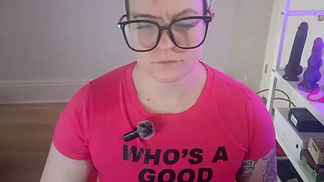 Snapshot of quinnmariexo chatting on February 16, 5:22 pm quinnmariexo online show from February 16, 5:22 pm