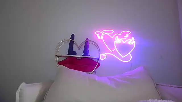 Snapshot of quinnmariexo chatting on February 7, 6:05 pm quinnmariexo online show from February 7, 6:05 pm