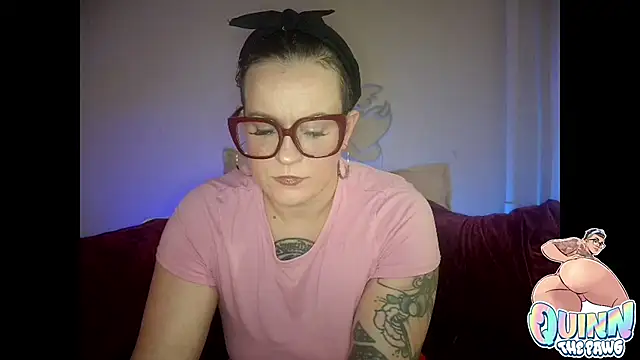 Snapshot of quinnmariexo chatting on November 19, 9:59 pm quinnmariexo online show from November 19, 9:59 pm