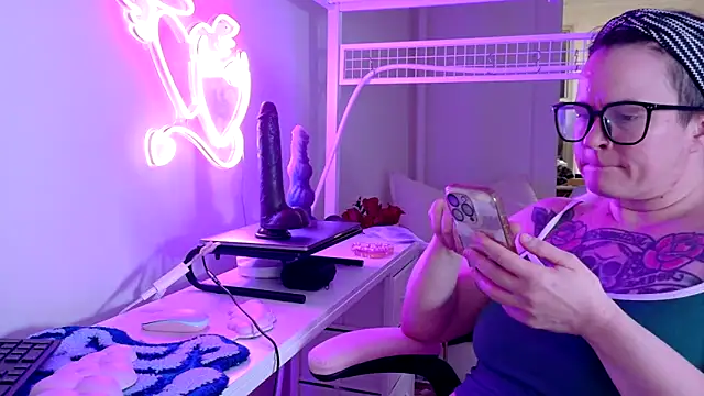 Snapshot of quinnmariexo chatting on February 19, 11:12 pm quinnmariexo online show from February 19, 11:12 pm