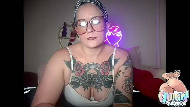 Snapshot of quinnmariexo chatting on December 20, 10:23 pm quinnmariexo online show from December 20, 10:23 pm