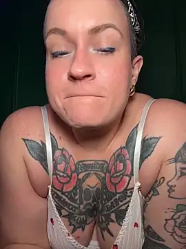 quinnmariexo online show from May 28, 4:57 pm