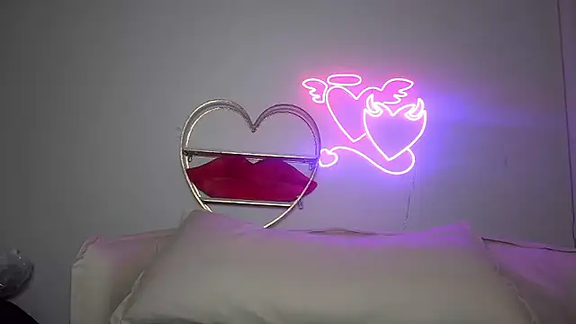 Snapshot of quinnmariexo chatting on January 17, 9:29 pm quinnmariexo online show from January 17, 9:29 pm