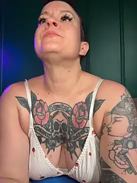 Snapshot of quinnmariexo chatting on June 22, 4:59 pm quinnmariexo online show from June 22, 4:59 pm