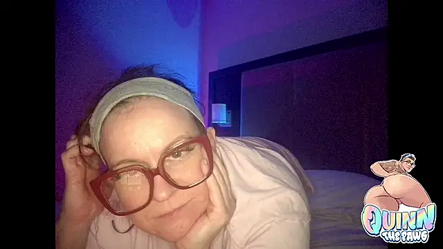 Snapshot of quinnmariexo chatting on November 11, 4:40 am quinnmariexo online show from November 11, 4:40 am