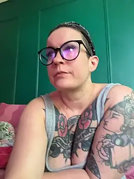 quinnmariexo online show from May 4, 6:00 pm