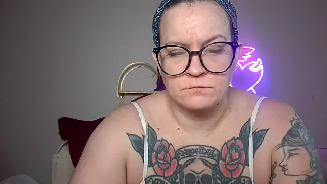 Snapshot of quinnmariexo chatting on February 1, 3:54 pm quinnmariexo online show from February 1, 3:54 pm