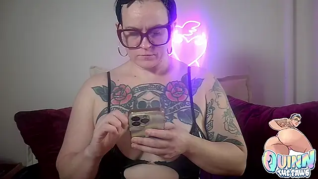 Snapshot of quinnmariexo chatting on November 20, 3:56 pm quinnmariexo online show from November 20, 3:56 pm