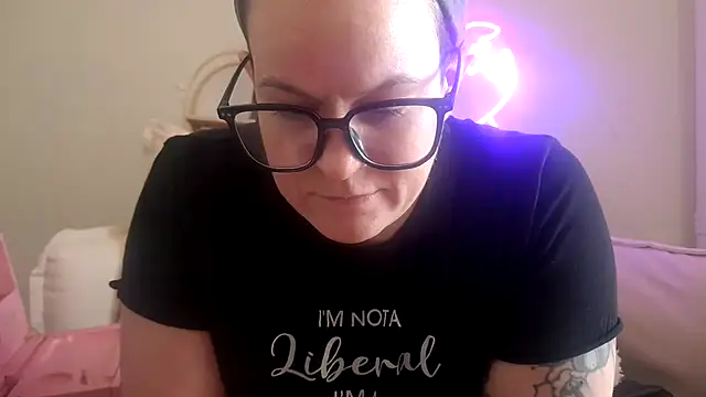 Snapshot of quinnmariexo chatting on February 9, 7:12 pm quinnmariexo online show from February 9, 7:12 pm