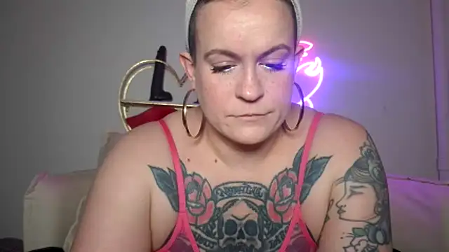 Snapshot of quinnmariexo chatting on February 5, 10:49 pm quinnmariexo online show from February 5, 10:49 pm