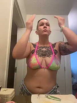 Snapshot of quinnmariexo chatting on October 25, 6:30 pm quinnmariexo online show from October 25, 6:30 pm