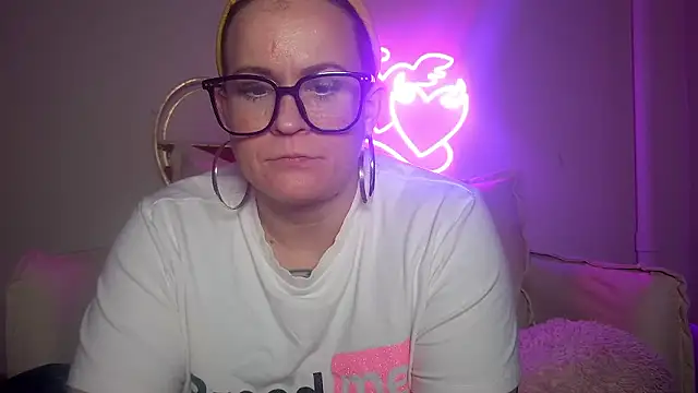 Snapshot of quinnmariexo chatting on January 12, 7:04 am quinnmariexo online show from January 12, 7:04 am