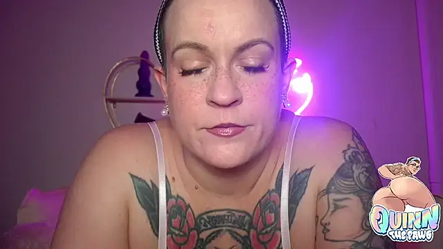 Snapshot of quinnmariexo chatting on January 7, 1:54 am quinnmariexo online show from January 7, 1:54 am