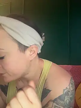 Snapshot of quinnmariexo chatting on January 18, 6:44 pm quinnmariexo online show from January 18, 6:44 pm