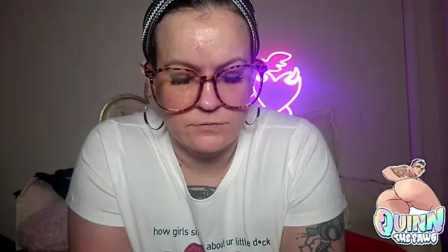 Snapshot of quinnmariexo chatting on January 8, 9:43 pm quinnmariexo online show from January 8, 9:43 pm