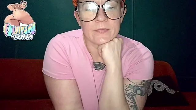 Snapshot of quinnmariexo chatting on November 3, 11:19 pm quinnmariexo online show from November 3, 11:19 pm