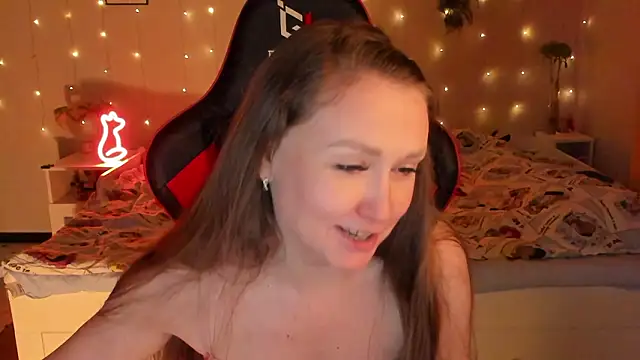 desperatehousewife   online show from March 28, 7:04 pm